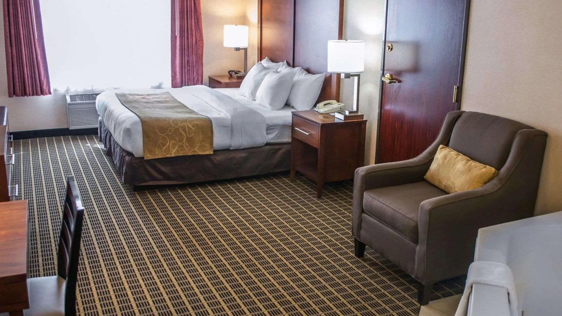 Comfort Suites Portland Southwest 3*,