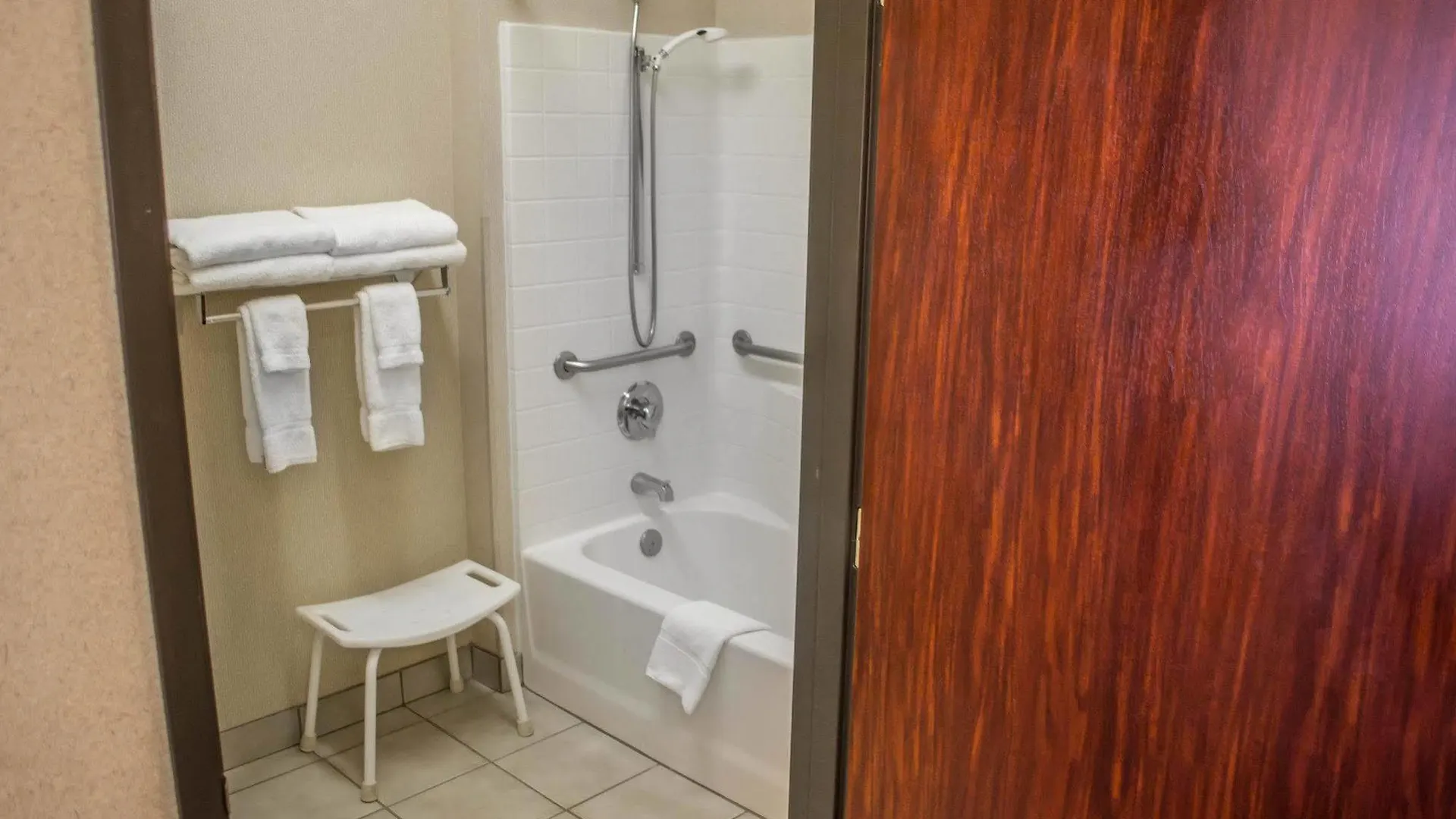 Comfort Suites Portland Southwest Hotel